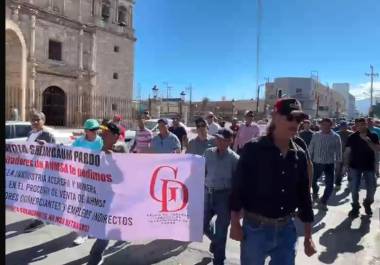 Miles de familias están a la expectativa del proceso de subasta de AHMSA que debe realizarse esta semana.