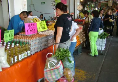 Resaltan que aunque las empresas extranjeras reinvierten en México, la llegada de capital fresco es limitada, lo que reduce el potencial de expansión productiva.