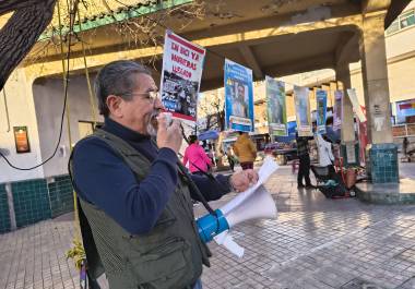 Durante la manifestación, el colectivo Transporte Digno Saltillo abrió el micrófono para que los asistentes pudieran compartir sus experiencias y demandas.