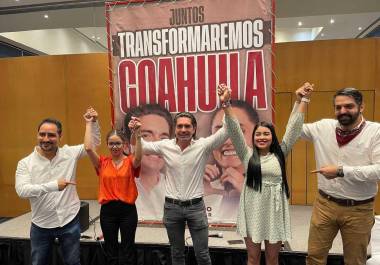 El vencedor de la contienda para senador de Coahuila estuvo acompañado de Cintia Cuevas, quien también obtuvo la victoria en el Distrito Federal de Coahuila 06 como candidata de Morena a diputada federal.