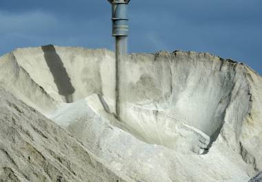 Sheinbaum explicó que México cuenta con litio, pero que su presencia en arcilla vuelve más complejo y costoso su aprovechamiento.