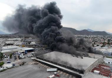 El incendio en Ecoplus afectó la calidad del aire en el poniente de Saltillo, según las autoridades de Protección Civil.