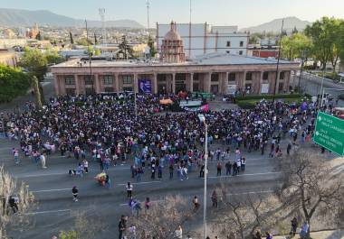 Miles de mujeres saltillenses tomaron las calles en una marcha multitudinaria para exigir justicia e igualdad en el Día Internacional de la Mujer.