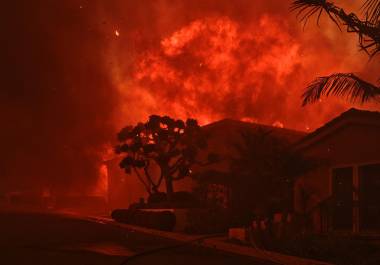 Un monstruo de viento y fuego salvaje devastó una metrópolis de 12.310 kilómetros cuadrados y casi 10 millones de habitantes.