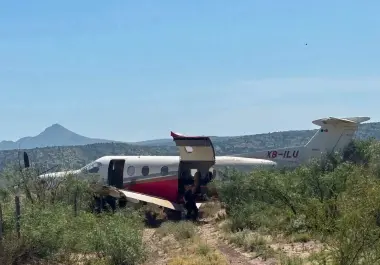 Una falla mecánica obliga a una aeronave a desviarse y aterrizar de emergencia en Acuña, Coahuila.
