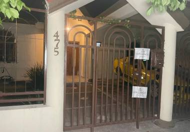 Este domicilio en la colonia Ampliación Real de Peña fue cateado la noche de este lunes tras la investigación que se abrió en donde se considera posible trata de personas.