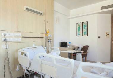 La iniciativa plantea limitar incrementos en pólizas, transparentar servicios médicos incluidos y fortalecer las facultades de sanción de la Profeco ante prácticas abusivas.