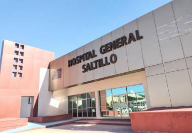 Personal médico realizó durante más de una hora maniobras de reanimación para intentar salvar a la paciente.