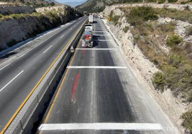 Autoridades de Coahuila y la SICT acordaron sustituir los topes en ‘Los Chorros’ por rayas logarítmicas que reduzcan el riesgo de accidentes sin frenar el tránsito.