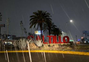 La entrada Saltillo-Monterrey se cubrió de aguanieve, complicando la circulación vehicular y obligando a los conductores a extremar precauciones.