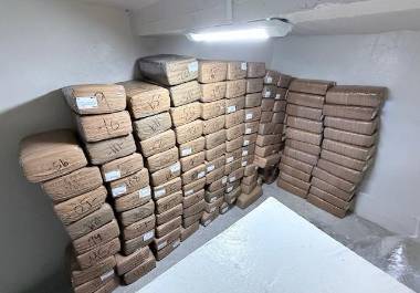 Autoridades federales aseguraron un vehículo y la droga durante la intervención en el ejido La Tuna.