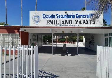 El subdirector informó que la joven se encuentra estable y que el caso ha generado debate en redes sociales, donde algunos usuarios responsabilizan a la escuela.
