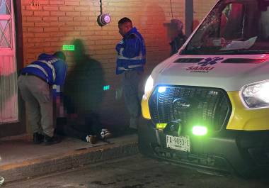 El lesionado logró llegar por su cuenta a un puesto de tacos para pedir ayuda.