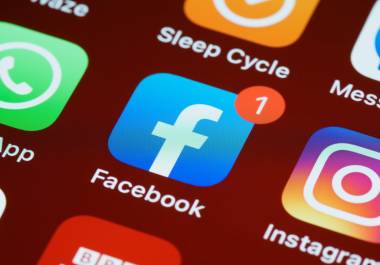 Usuarios de las redes sociales Facebook e Instagram y la app de mensajería WhatsApp reportaron fallas al no poder acceder a las plataformas.