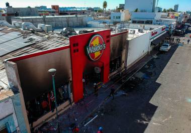 Movilizan traslado de transformador eléctrico en investigación de incendios