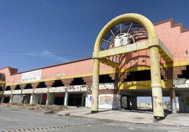 Inicia demolición parcial de Plaza Fiesta Merco en Monclova