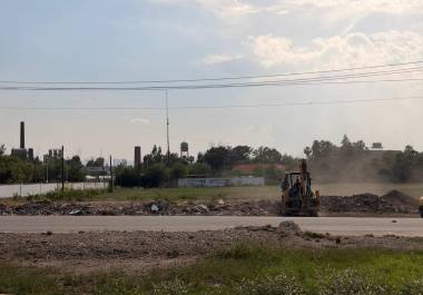 Maquinaria comenzó el derribo del estadio “Chuy Moreno” en Nueva Rosita, cerrando un espacio histórico del béisbol regional.