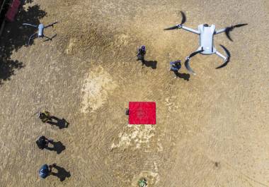 El uso de drones comerciales, como el DJI Mavic 3 Pro, se ha popularizado entre los grupos armados en Colombia por su rapidez y capacidad de carga.