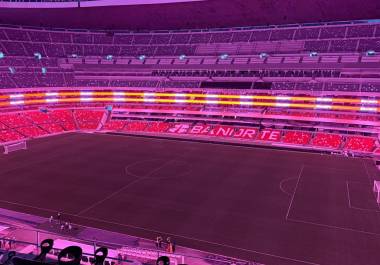 La modernización del inmueble incluye tecnología LED en distintos niveles del estadio.
