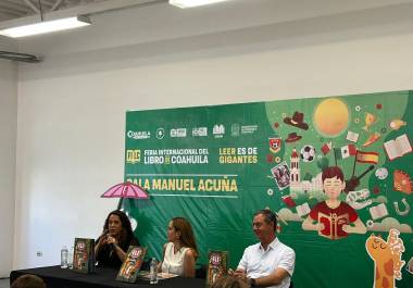 En la Feria Internacional del Libro Coahuila 2026 (FILC) se presentó el cuento ilustrado “Eli, la jirafa sin manchas” de Lorena González.