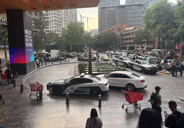 Al interior de la plaza comercial Miyana, ubicada en la zona Polanco de la Ciudad de México, se registró una balacera que dejó a una persona sin vida.