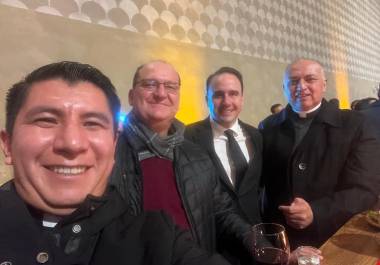 La comitiva de Coahuila, encabezada por el gobernador Manolo Jiménez, disfrutó de una cena con la cúpula católica, en la que se presentó lo mejor de la gastronomía regional.