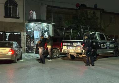 Familiares y cuerpos de emergencia acudieron a un domicilio de la colonia Bellavista, donde una mujer de 27 años fue localizada sin vida, movilizando a corporaciones municipales y estatales.
