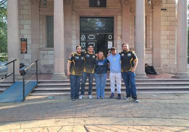 Jugadores saltillenses que participaron en el regional de Pokémon en Querétaro compartieron sus experiencias en el competitivo, destacando el nivel del torneo, la convivencia y el crecimiento de la comunidad local.