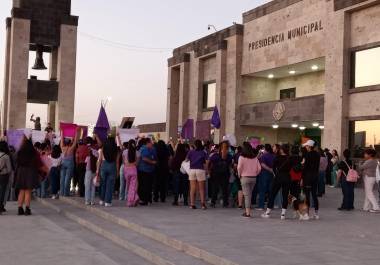 Mujeres de todas las edades participaron activamente en la marcha nigropetense.