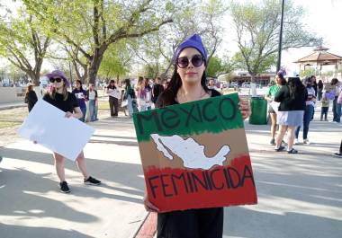 Mujeres de todas las edades participaron activamente en la marcha nigropetense.