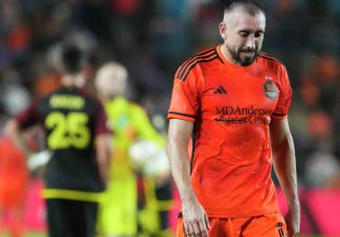 El mexicano mostró su frustración; el episodio vuelve a recordar la expulsión que sufrió Herrera en los playoffs de 2024.