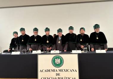 Armando Fuentes Aguirre fue condecorado en el corazón de la Ciudad de México, en Bellas Artes.