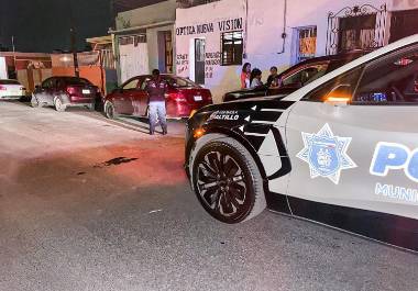 El hombre, identificado como Francisco, de 62 años, fue encontrado a bordo de un automóvil Chevrolet luego de presentar un malestar repentino al salir de su negocio.