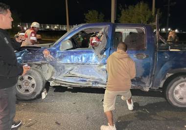 Paramédicos y cuerpo de rescate se dieron cita en el lugar.