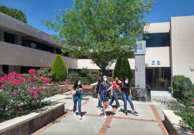 La Universidad Autónoma de Coahuila impulsa estrategias de formación técnica e integral para fortalecer las competencias profesionales de sus estudiantes y facilitar su inserción en el mercado laboral.