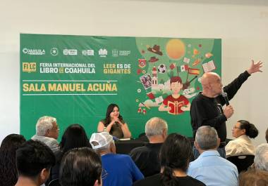 José Luis Trueba se presentó en la FILC 2026 para hablar de su más reciente libro “Carlota la otra historia”.