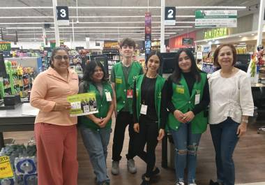 Las becas están dirigidas a mujeres desde los 14 años para impulsar su formación académica.