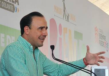 La revisión no se limitará a notarios, sino que incluirá a otros funcionarios y particulares, adelantó el mandatario estatal.