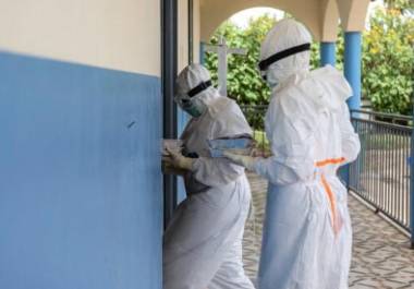 En Uganda se han confirmado nueve casos y una muerte asociada, según declaró a los periodistas en Ginebra Christian Lindmeier, portavoz de la OMS.