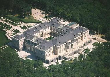 El Palacio de Putin es un extenso complejo de 17651 metros cuadrados en Cabo Idokopas, ubicado cerca de la ciudad turística de Gelendzhik, no lejos de Crimea.