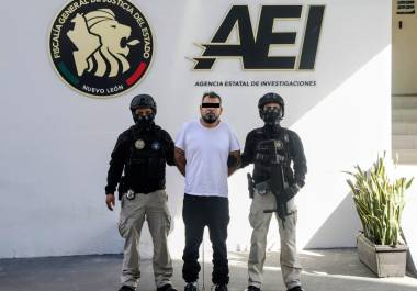 Un hombre que presuntamente privó de la vida a su expareja sentimental y secuestró a sus hijas fue detenido por elementos de la Fiscalía General de Justicia de Nuevo León (FGJNL) en colaboración con autoridades de Michoacán.