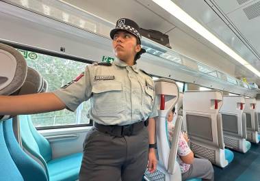 Durante un recorrido por la estación de Cancún, EFE pudo constatar que el lugar aún se mantiene en obra y en la zona comercial solo está en operación la tienda oficial del Tren Maya con artículos promocionales.