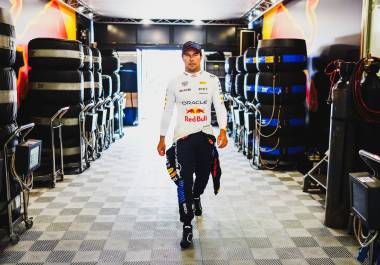 Checo Pérez de Red Bull se encuentra en el séptimo lugar, mientras que la batalla sigue siendo ajustada entre Red Bull, McLaren y Ferrari.