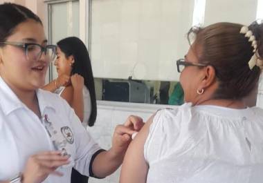 La campaña 2025-2026 inició en octubre y recibió más de 100 mil dosis de vacuna.