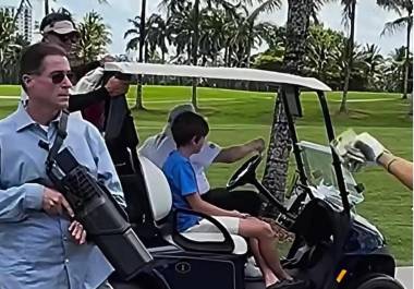 El artefacto de este escolta del presidente Donald Trump sorprendió a usuarios de redes sociales.