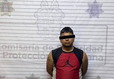 El detenido fue ubicado en los alrededores del Hospital General, donde también se aseguró un vehículo Nissan Tsuru.