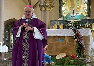 El obispo emérito Raúl Vera López emitió un mensaje con motivo de la Nochebuena, en el que exhortó a proteger y acompañar a las personas más desprotegidas.