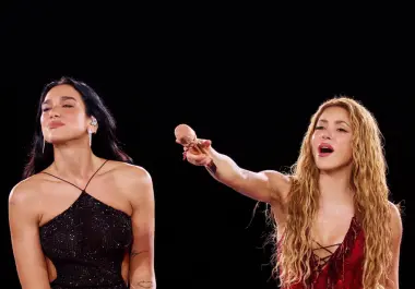 Estrellas. Shakira y Dua Lipa compartieron por primera vez un escenario, en un encuentro que emocionó a sus seguidores.