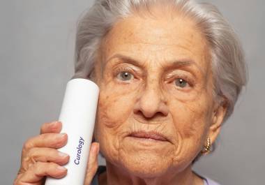 El envejecimiento de la piel es un proceso natural e inevitable que muchos intentan frenar o revertir con el uso de cremas antienvejecimiento.