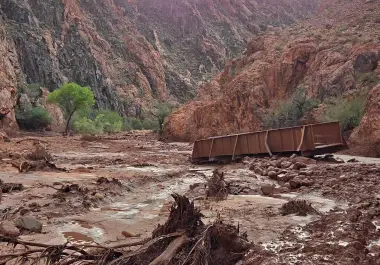 Fotografía publicada por Grand Canyon National Park en su cuenta oficial de Facebook que muestra los daños tras las inundaciones repentinas en el Parque Nacional del Gran Cañón.